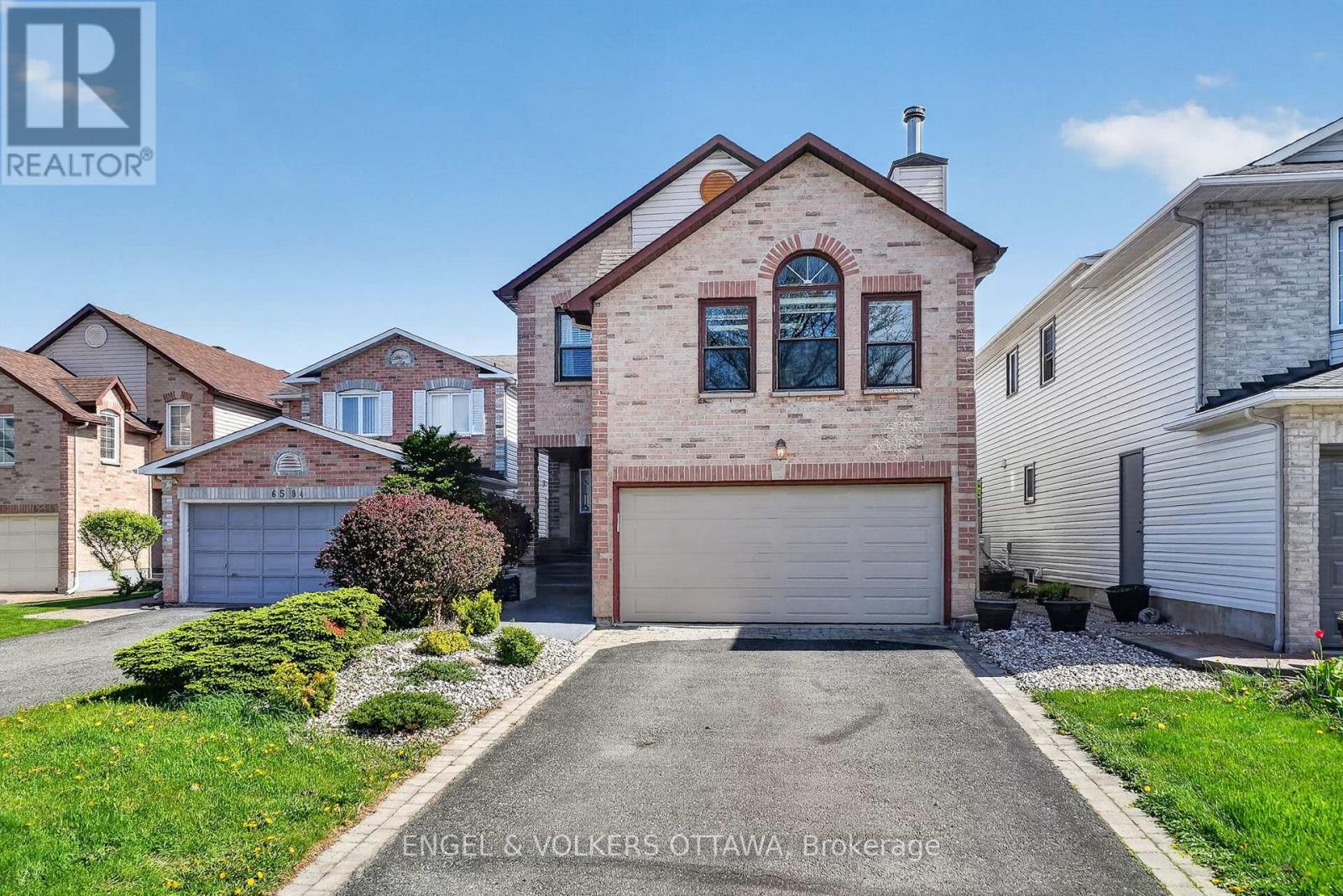 6592 Windsong Avenue, Ottawa, Ontario  K1C 6M9 - Photo 1 - X13462710