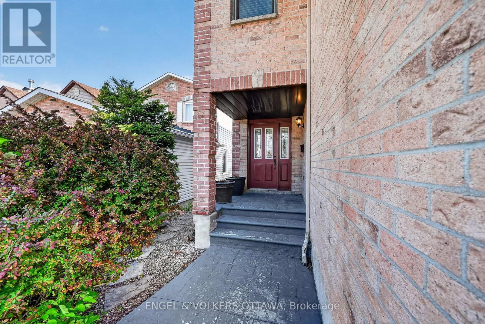 6592 Windsong Avenue, Ottawa, Ontario  K1C 6M9 - Photo 2 - X13462710