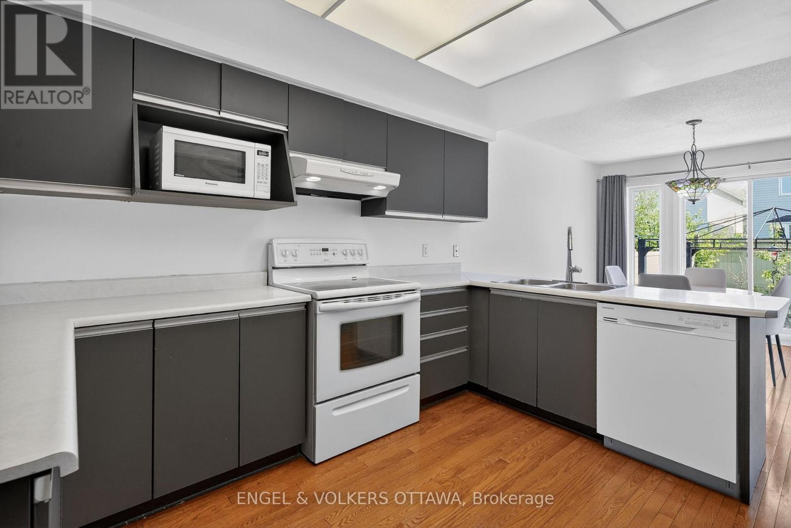 6592 Windsong Avenue, Ottawa, Ontario  K1C 6M9 - Photo 9 - X13462710