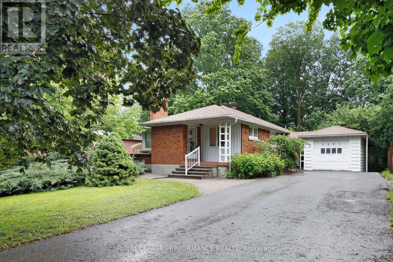 2061 Fairbanks Avenue, Ottawa, Ontario  K1H 5Y9 - Photo 1 - X13462794