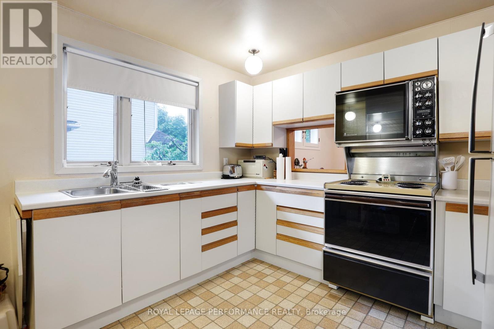 2061 Fairbanks Avenue, Ottawa, Ontario  K1H 5Y9 - Photo 11 - X13462794