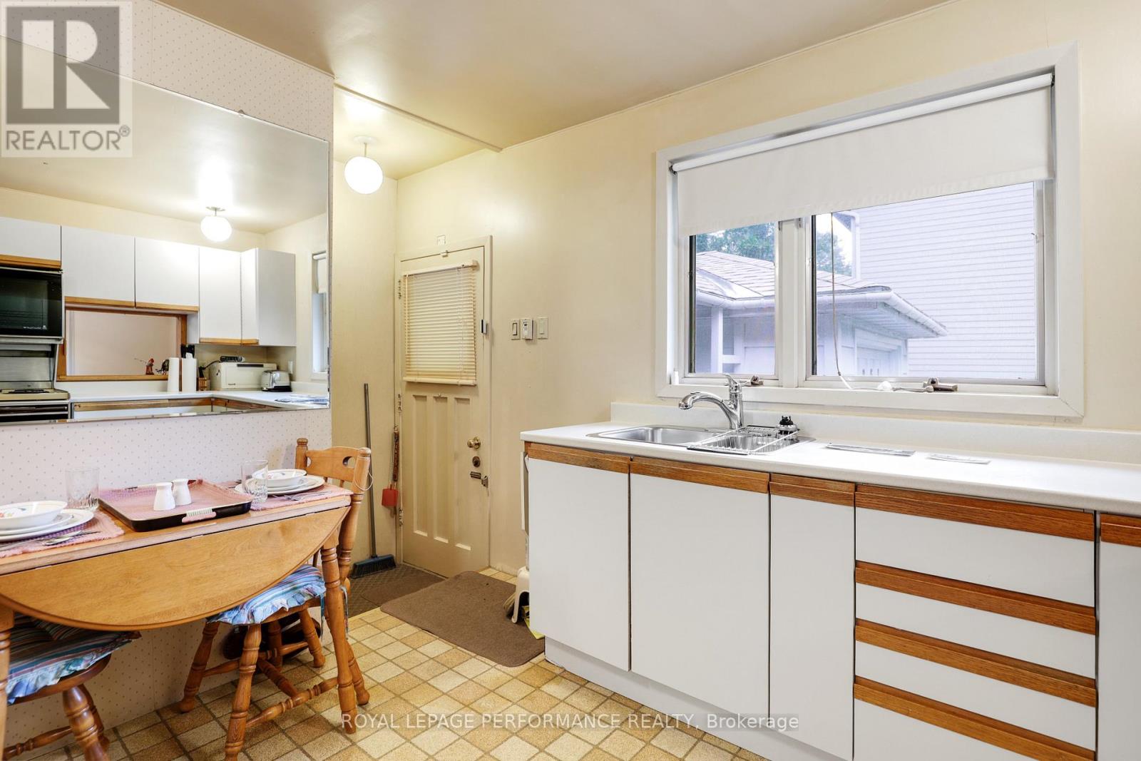 2061 Fairbanks Avenue, Ottawa, Ontario  K1H 5Y9 - Photo 13 - X13462794