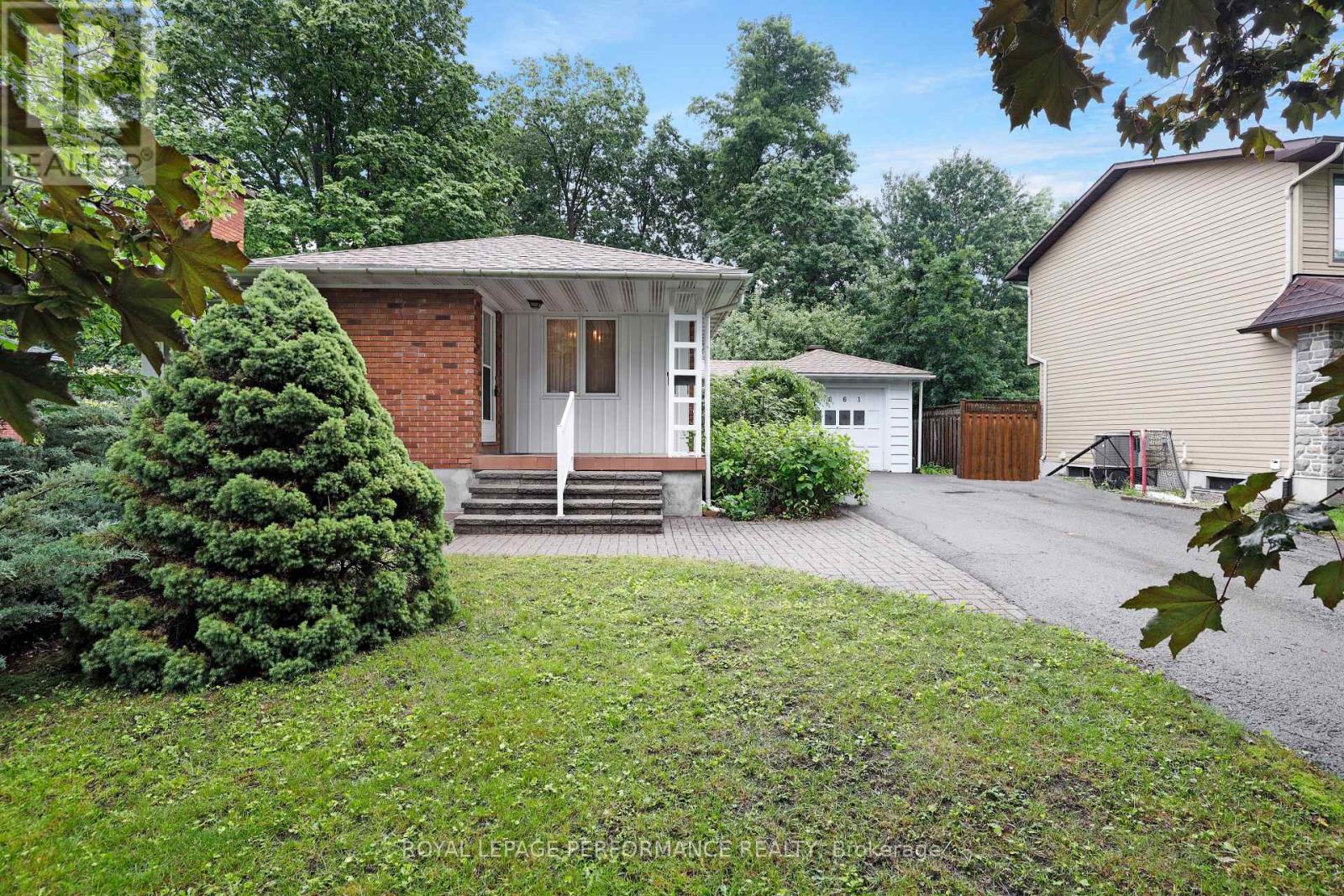 2061 Fairbanks Avenue, Ottawa, Ontario  K1H 5Y9 - Photo 2 - X13462794