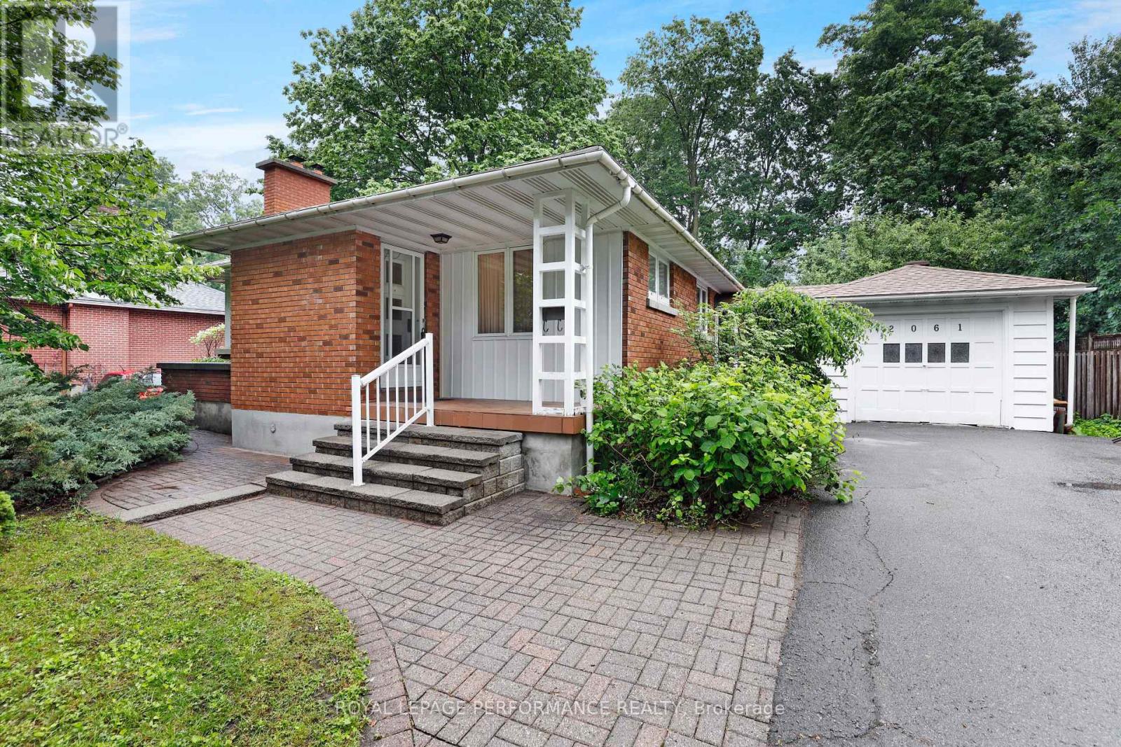 2061 Fairbanks Avenue, Ottawa, Ontario  K1H 5Y9 - Photo 3 - X13462794