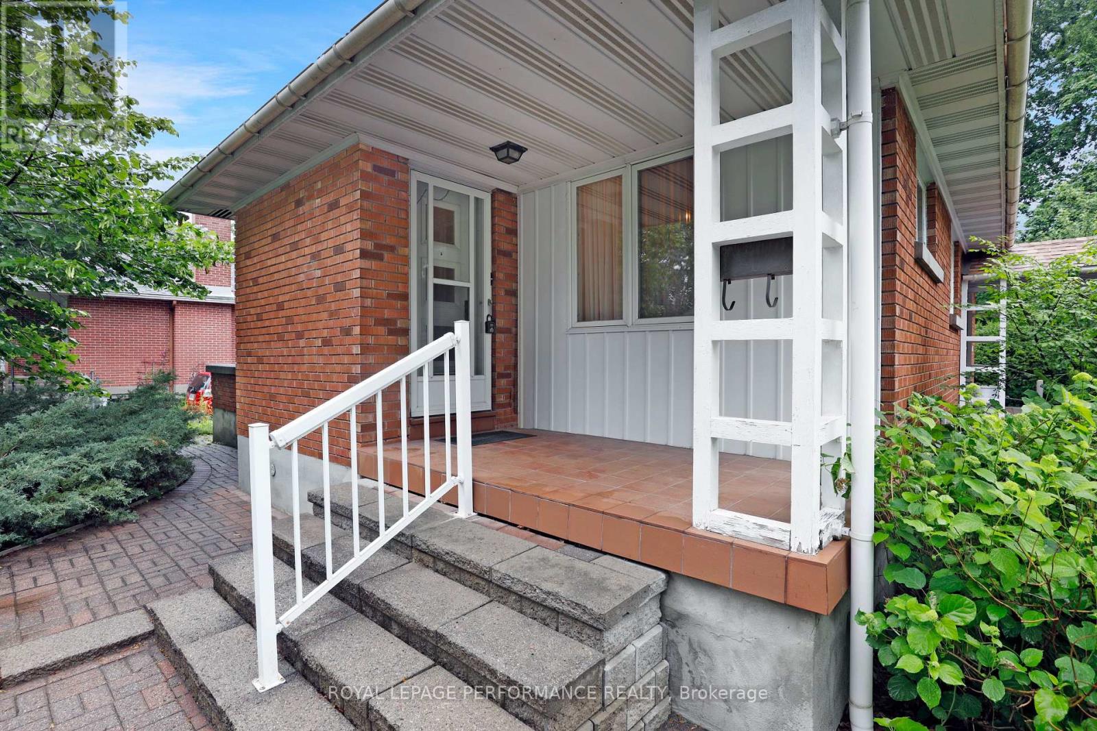 2061 Fairbanks Avenue, Ottawa, Ontario  K1H 5Y9 - Photo 4 - X13462794