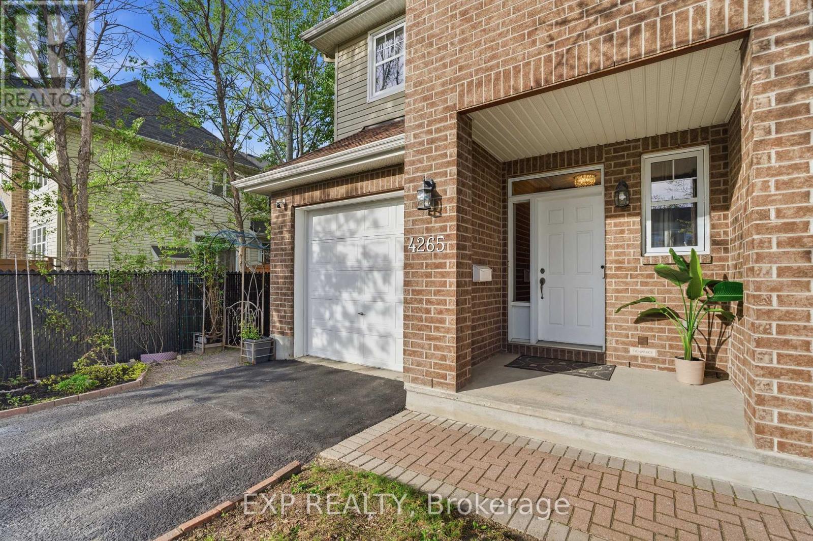 4265 Kelly Farm Drive, Ottawa, Ontario  K1T 0A6 - Photo 2 - X13463050