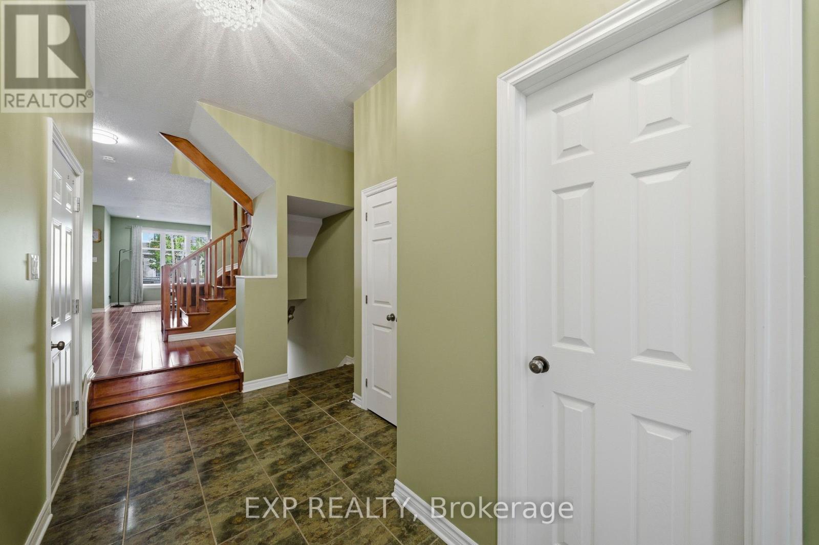 4265 Kelly Farm Drive, Ottawa, Ontario  K1T 0A6 - Photo 3 - X13463050