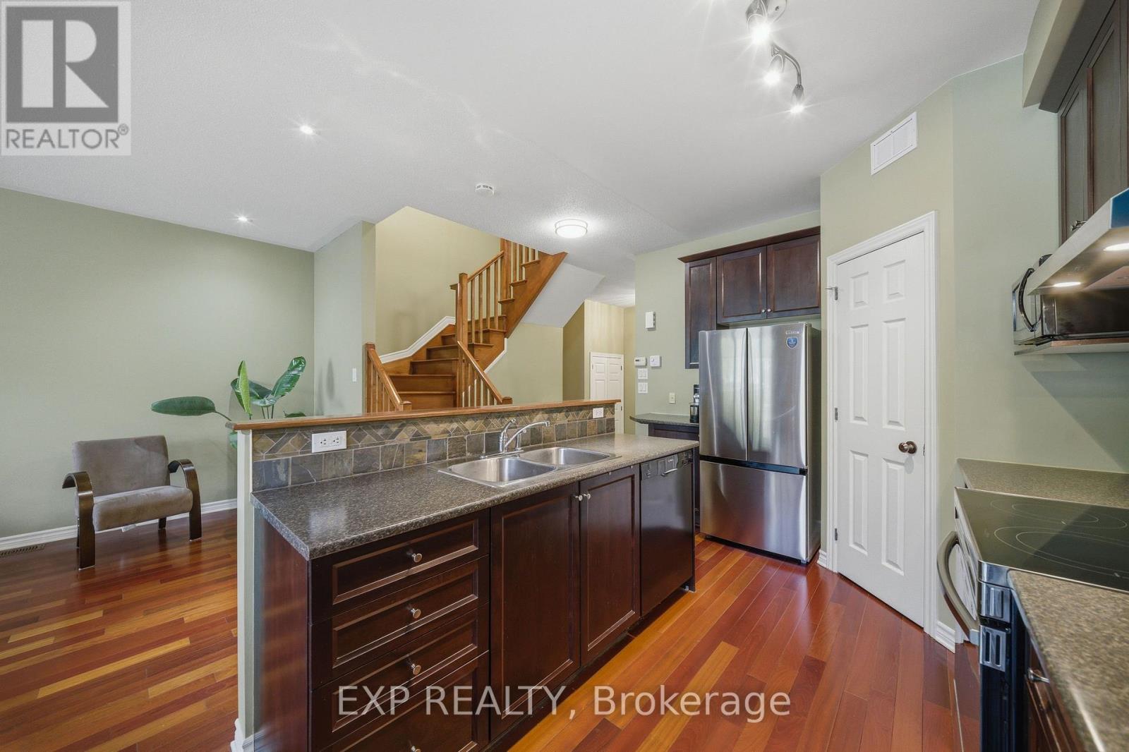 4265 Kelly Farm Drive, Ottawa, Ontario  K1T 0A6 - Photo 8 - X13463050