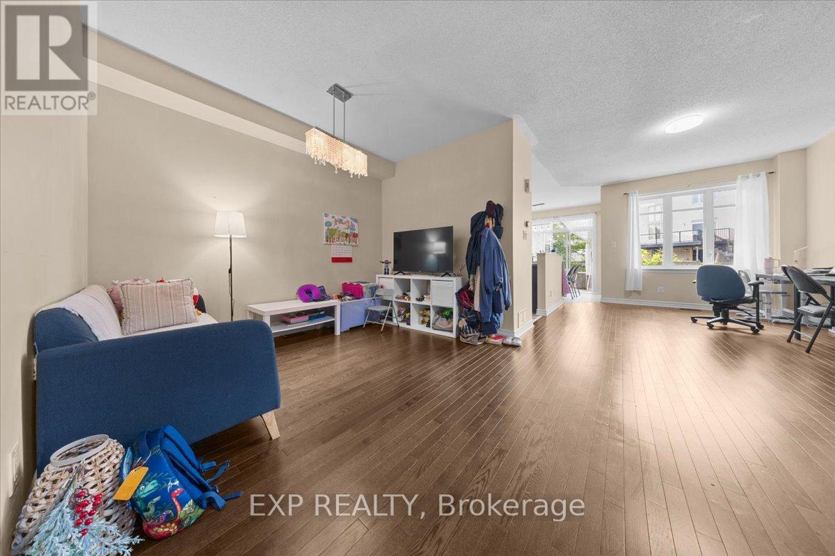 222 Badgeley Avenue, Ottawa, Ontario  K2T 0A4 - Photo 7 - X13463306