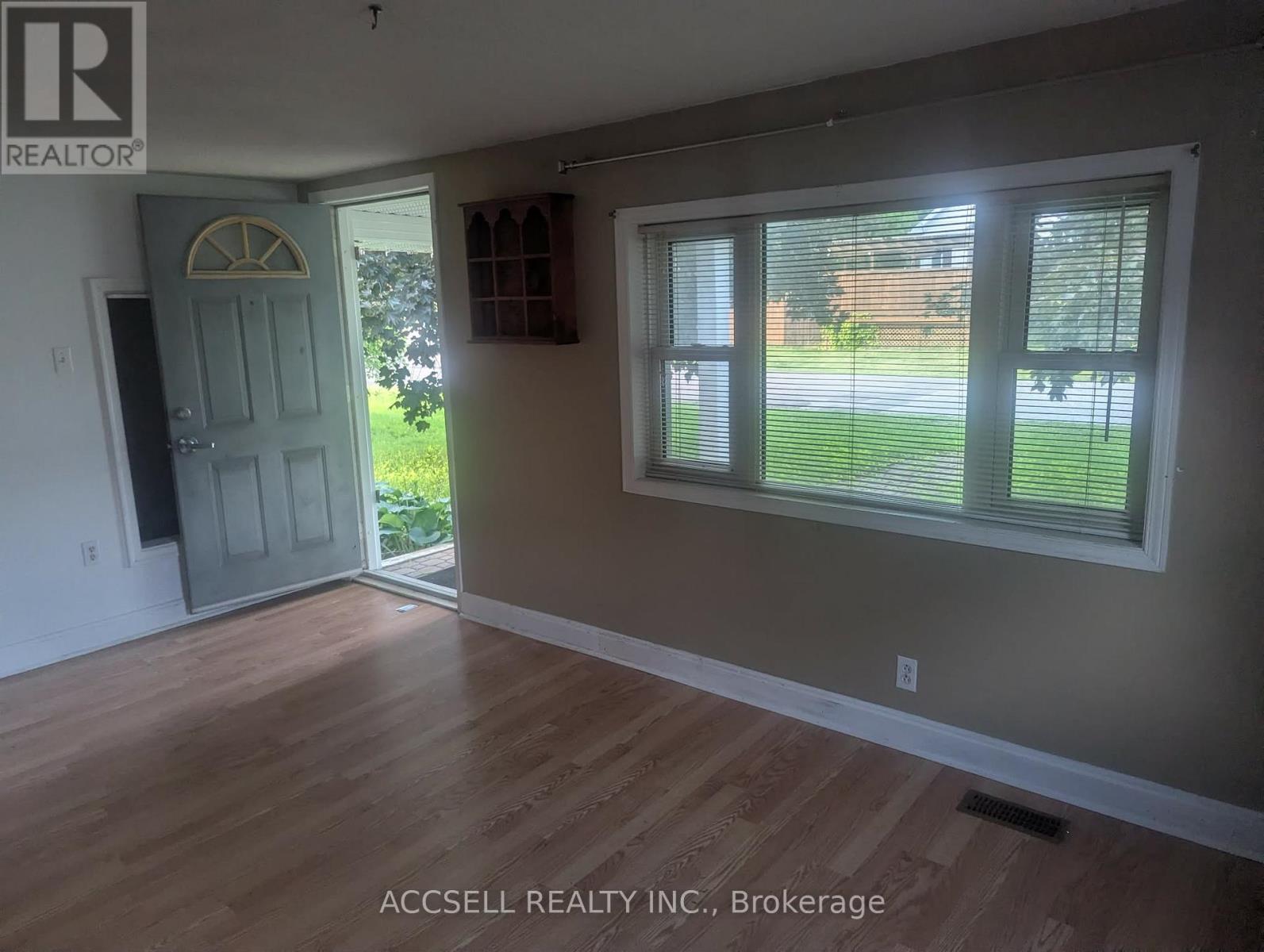 35 Lennox Street, Ottawa, Ontario  K0A 2Z0 - Photo 2 - X13463486