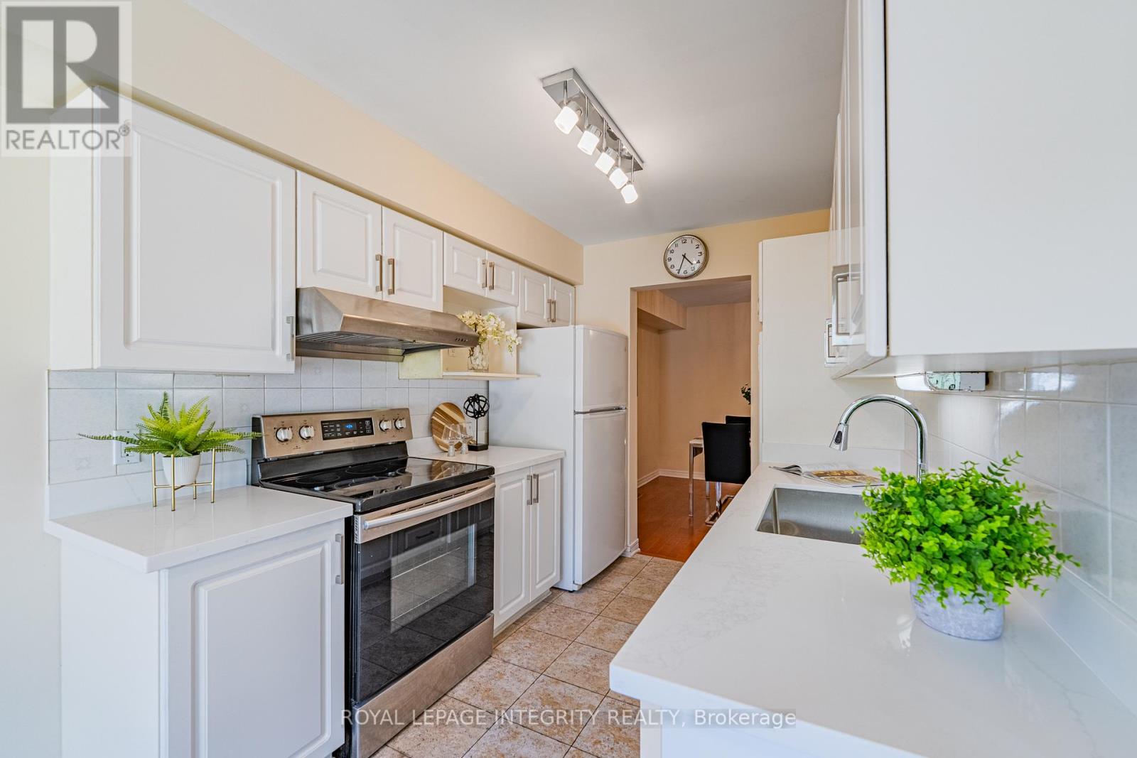 16 Redding Way, Ottawa, Ontario  K2G 6C2 - Photo 11 - X13463518