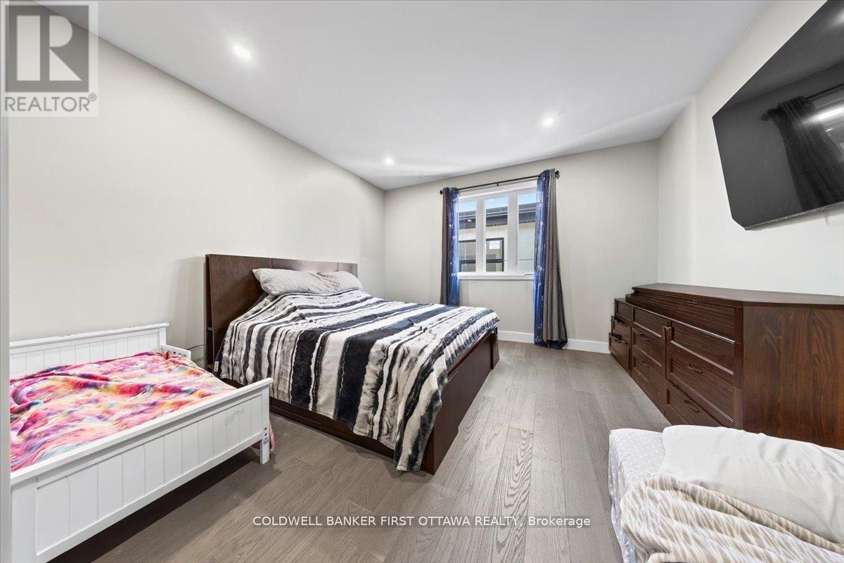 A/b - 22 Inverkip Avenue, Ottawa, Ontario  K1T 4B7 - Photo 35 - X13463588