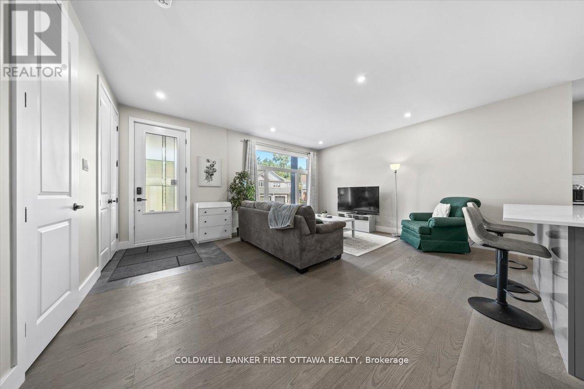A/b - 22 Inverkip Avenue, Ottawa, Ontario  K1T 4B7 - Photo 3 - X13463616