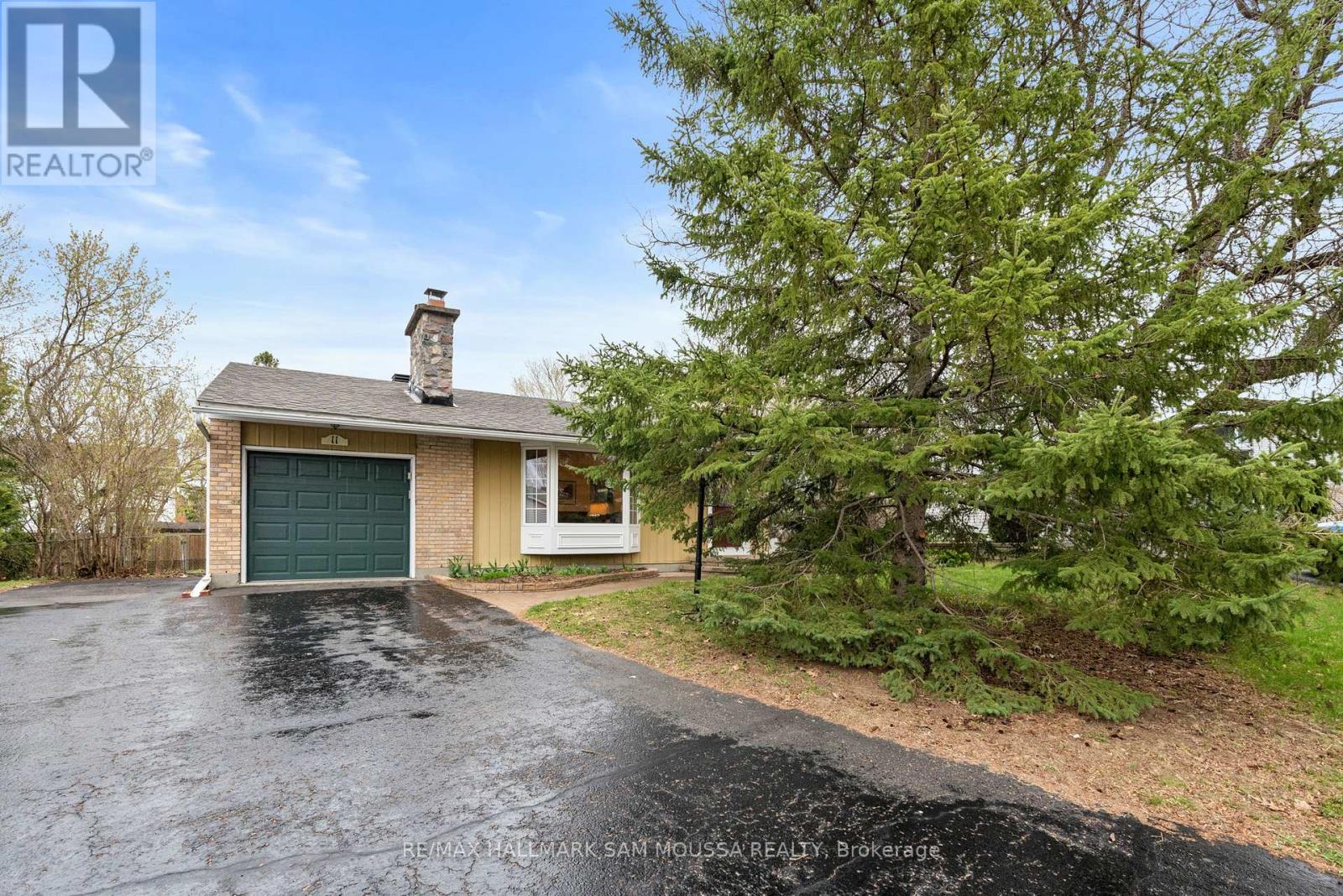 11 Springdale Crescent, Ottawa, Ontario  K2H 5T7 - Photo 1 - X13463620
