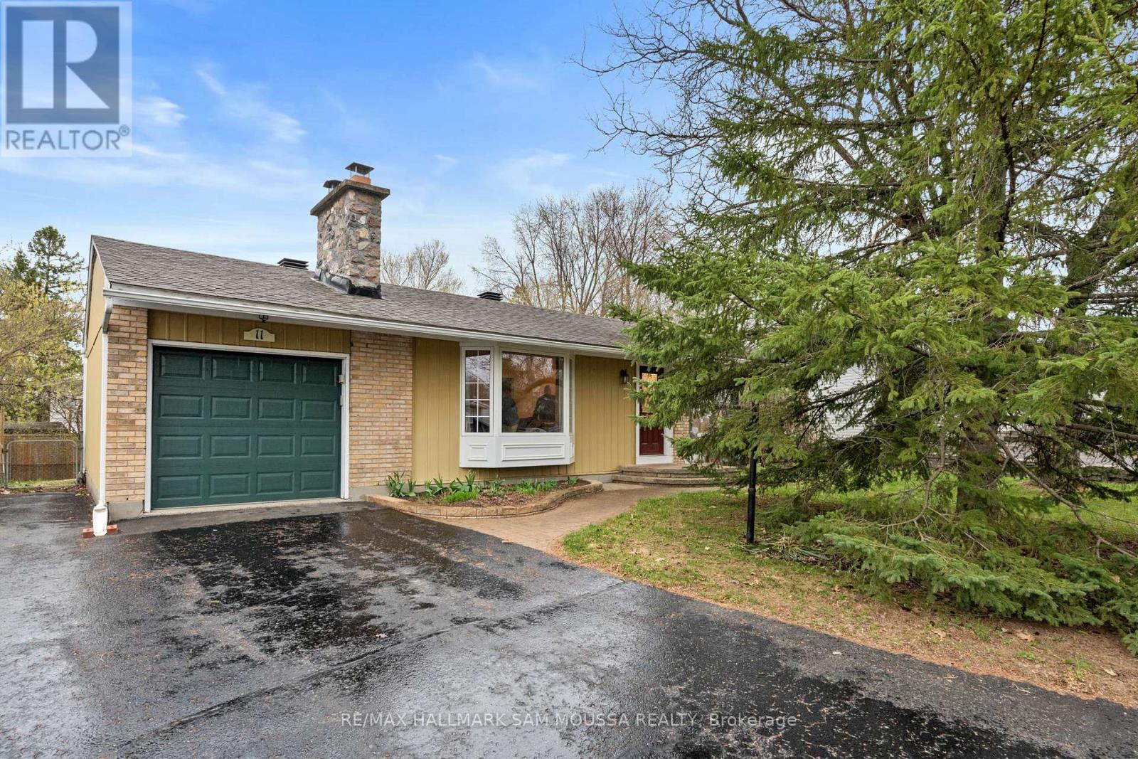 11 Springdale Crescent, Ottawa, Ontario  K2H 5T7 - Photo 2 - X13463620