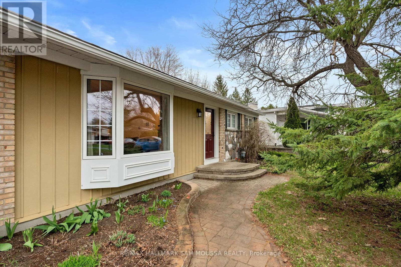 11 Springdale Crescent, Ottawa, Ontario  K2H 5T7 - Photo 3 - X13463620