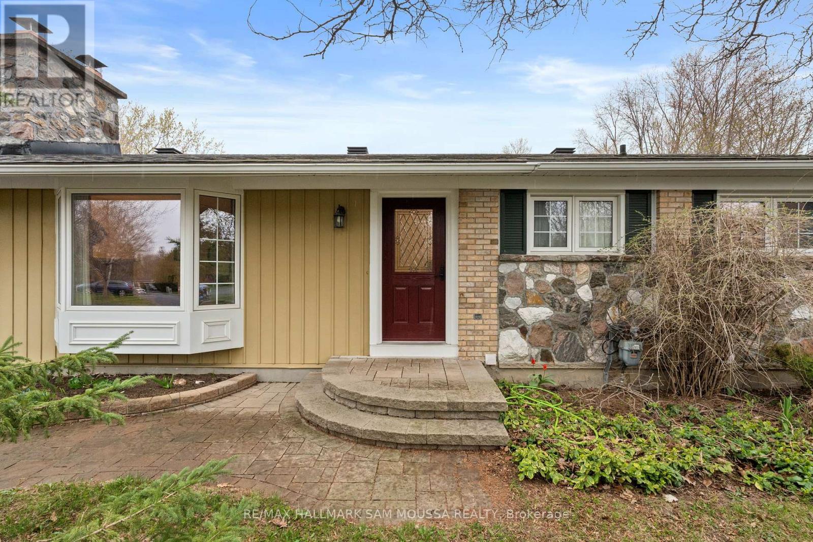 11 Springdale Crescent, Ottawa, Ontario  K2H 5T7 - Photo 4 - X13463620