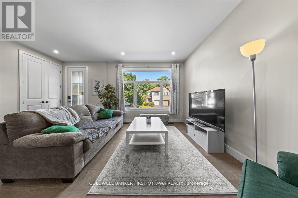 A/b - 22 Inverkip Avenue, Ottawa, Ontario  K1T 4B7 - Photo 4 - X13463624