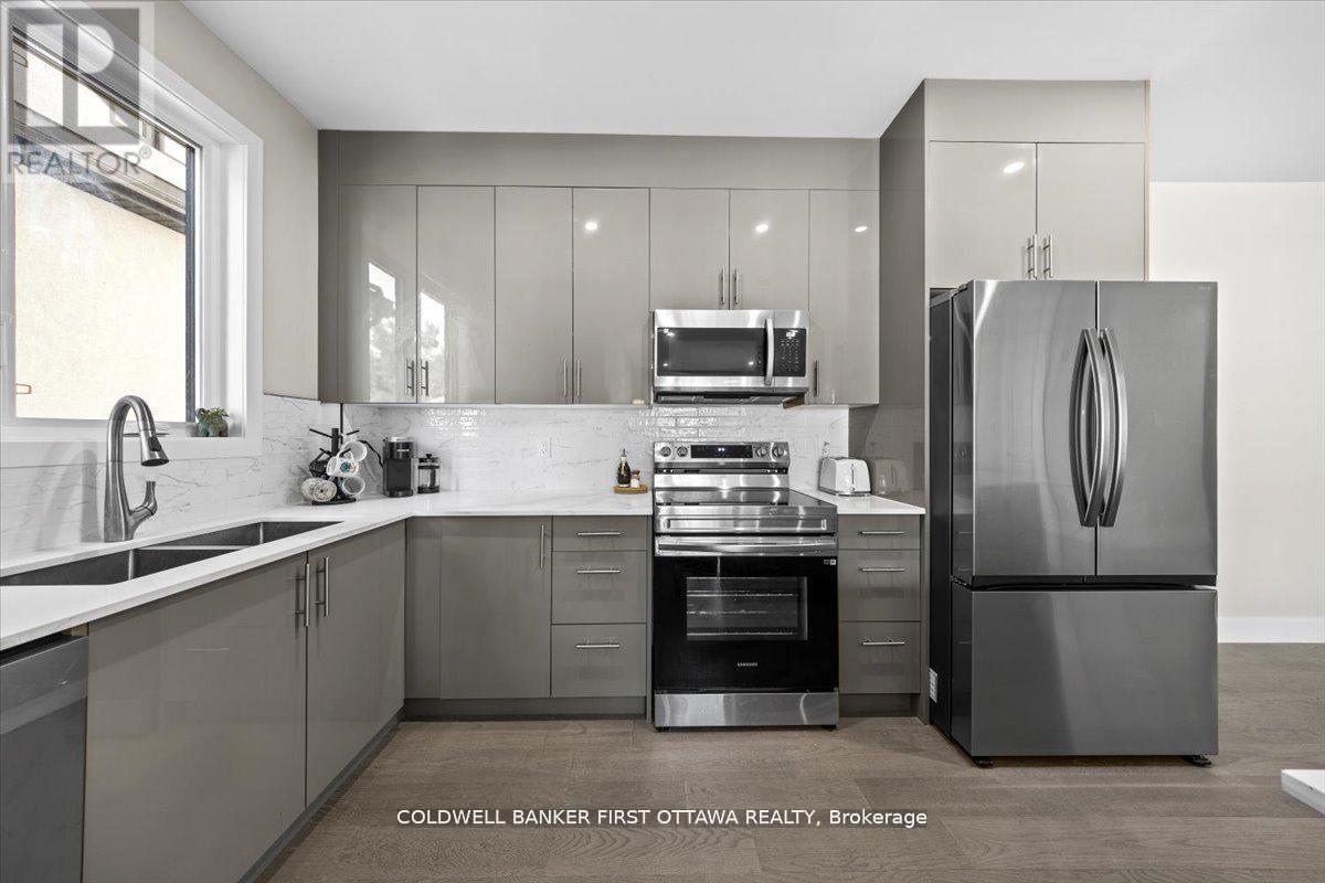 A & B - 25 Pennard Way, Ottawa, Ontario  K1T 4C1 - Photo 11 - X13463710