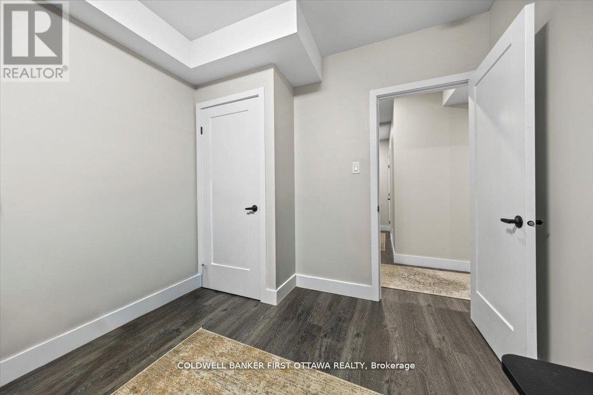 A & B - 25 Pennard Way, Ottawa, Ontario  K1T 4C1 - Photo 17 - X13463710