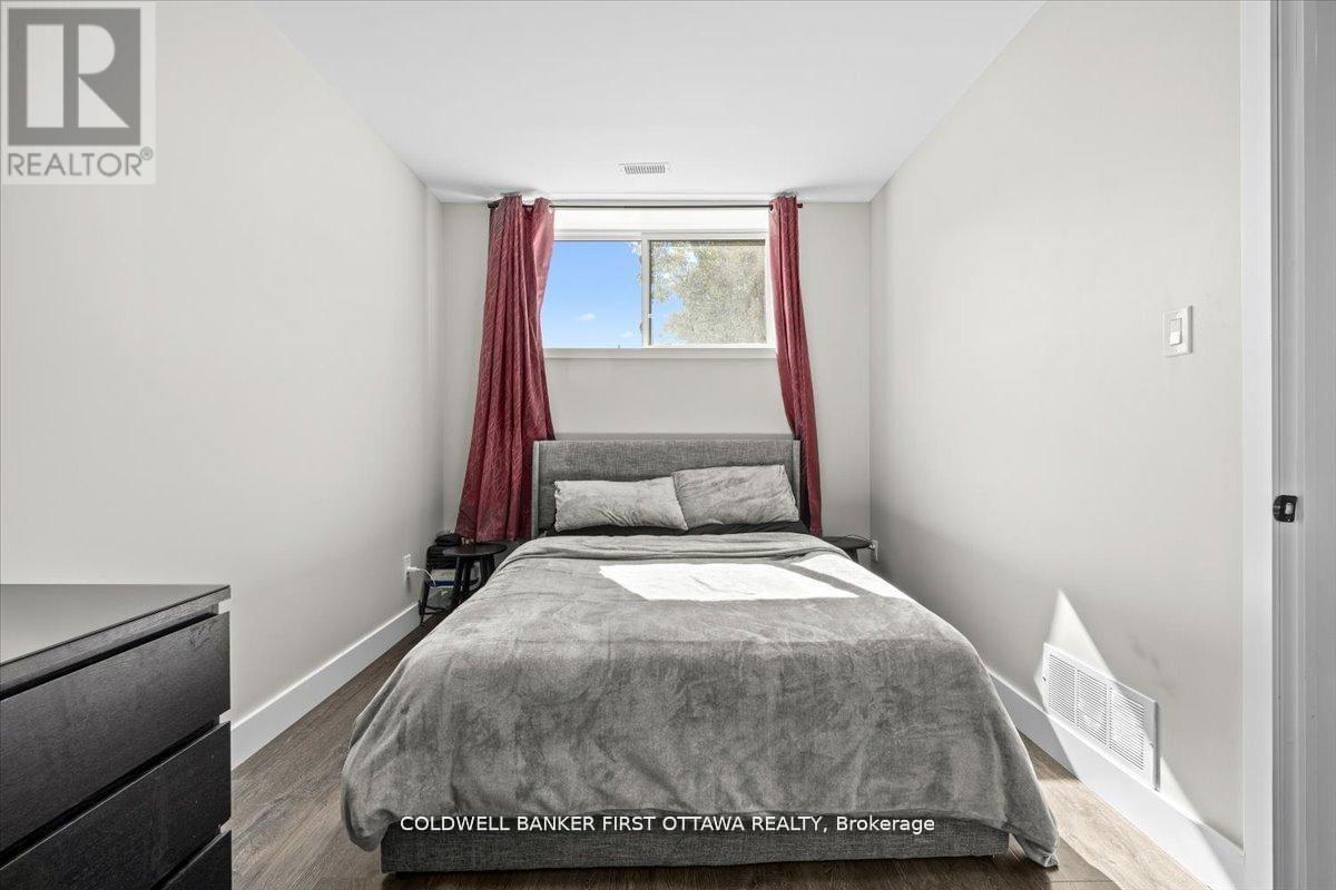 A & B - 25 Pennard Way, Ottawa, Ontario  K1T 4C1 - Photo 20 - X13463710