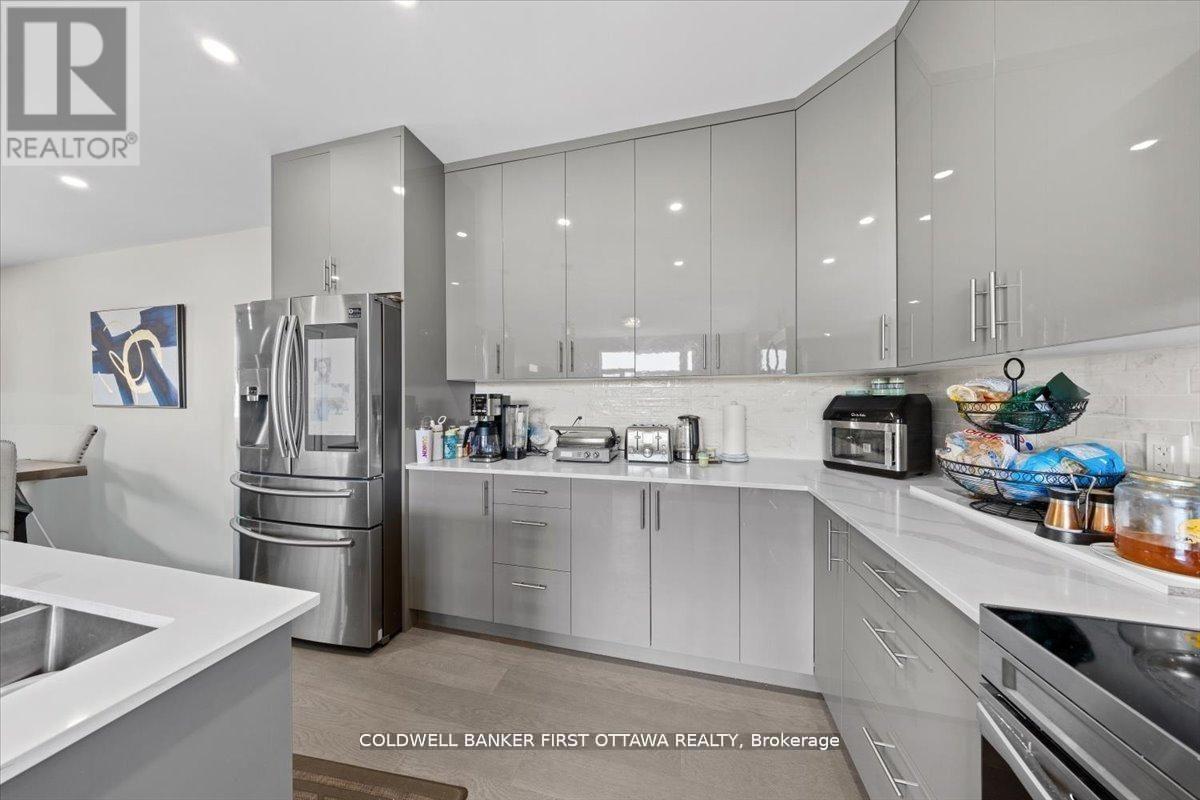 A & B - 25 Pennard Way, Ottawa, Ontario  K1T 4C1 - Photo 30 - X13463710