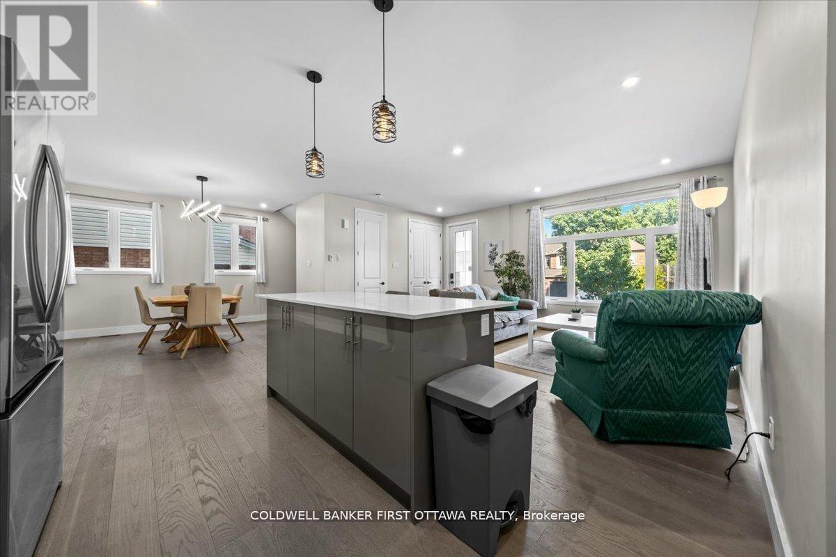 A & B - 25 Pennard Way, Ottawa, Ontario  K1T 4C1 - Photo 10 - X13463744
