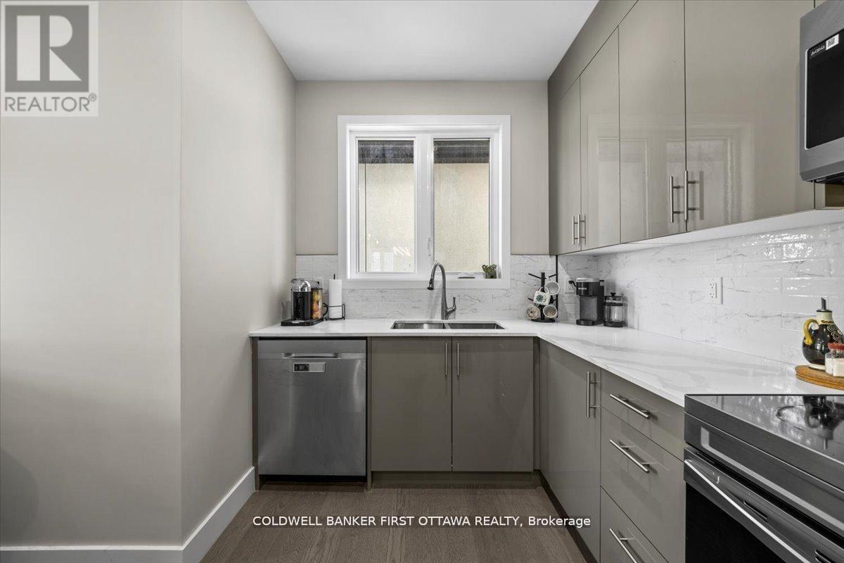 A & B - 25 Pennard Way, Ottawa, Ontario  K1T 4C1 - Photo 12 - X13463744