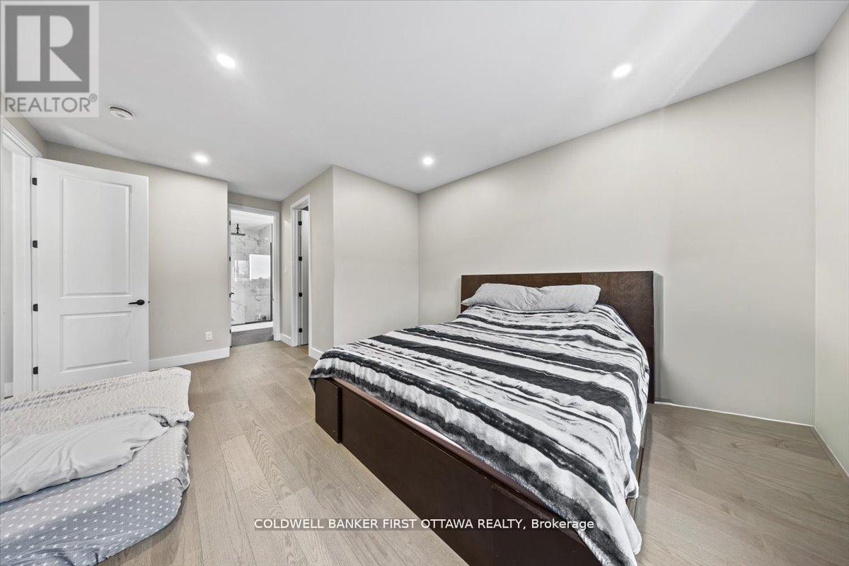 A & B - 25 Pennard Way, Ottawa, Ontario  K1T 4C1 - Photo 40 - X13463754