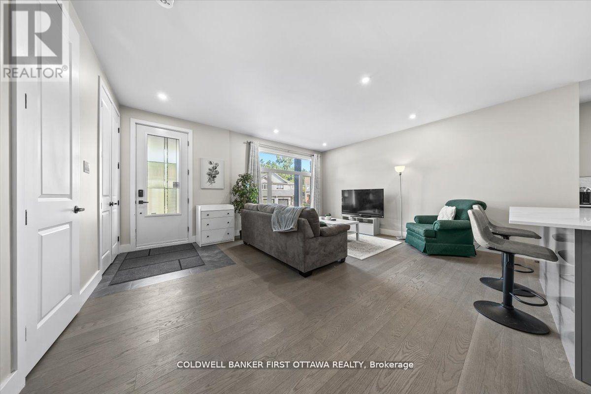 A & B - 25 Pennard Way, Ottawa, Ontario  K1T 4C1 - Photo 5 - X13463754