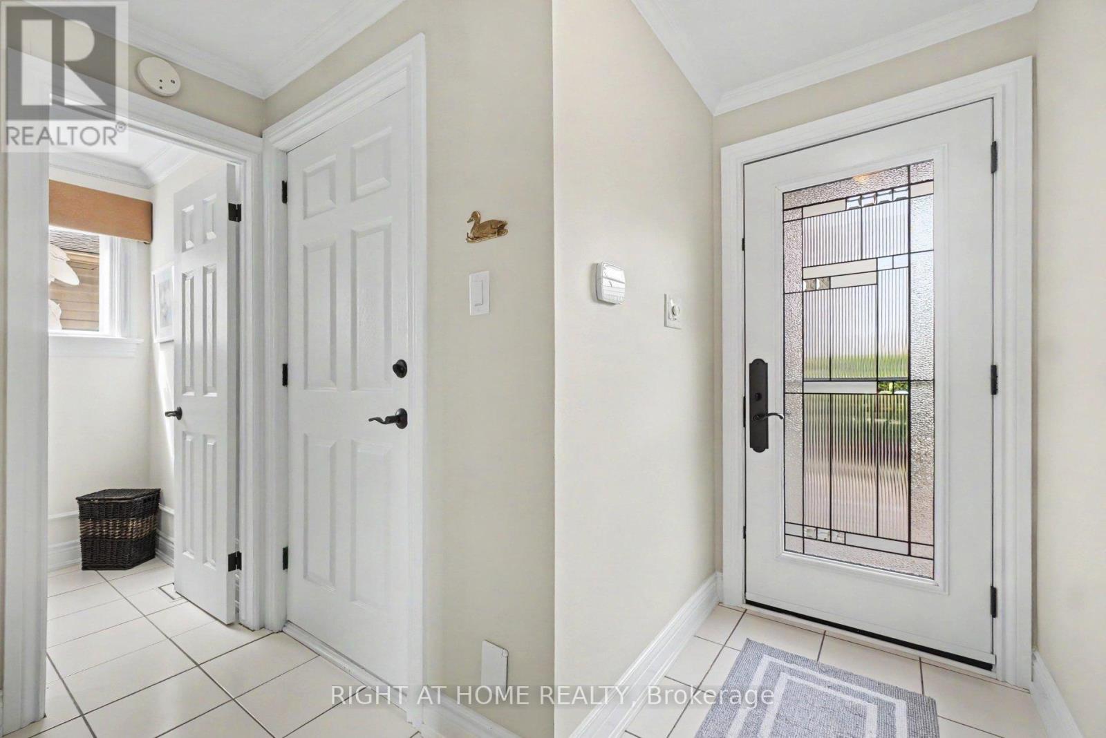 1484 Meadowbrook Road, Ottawa, Ontario  K1B 5C3 - Photo 5 - X13463858