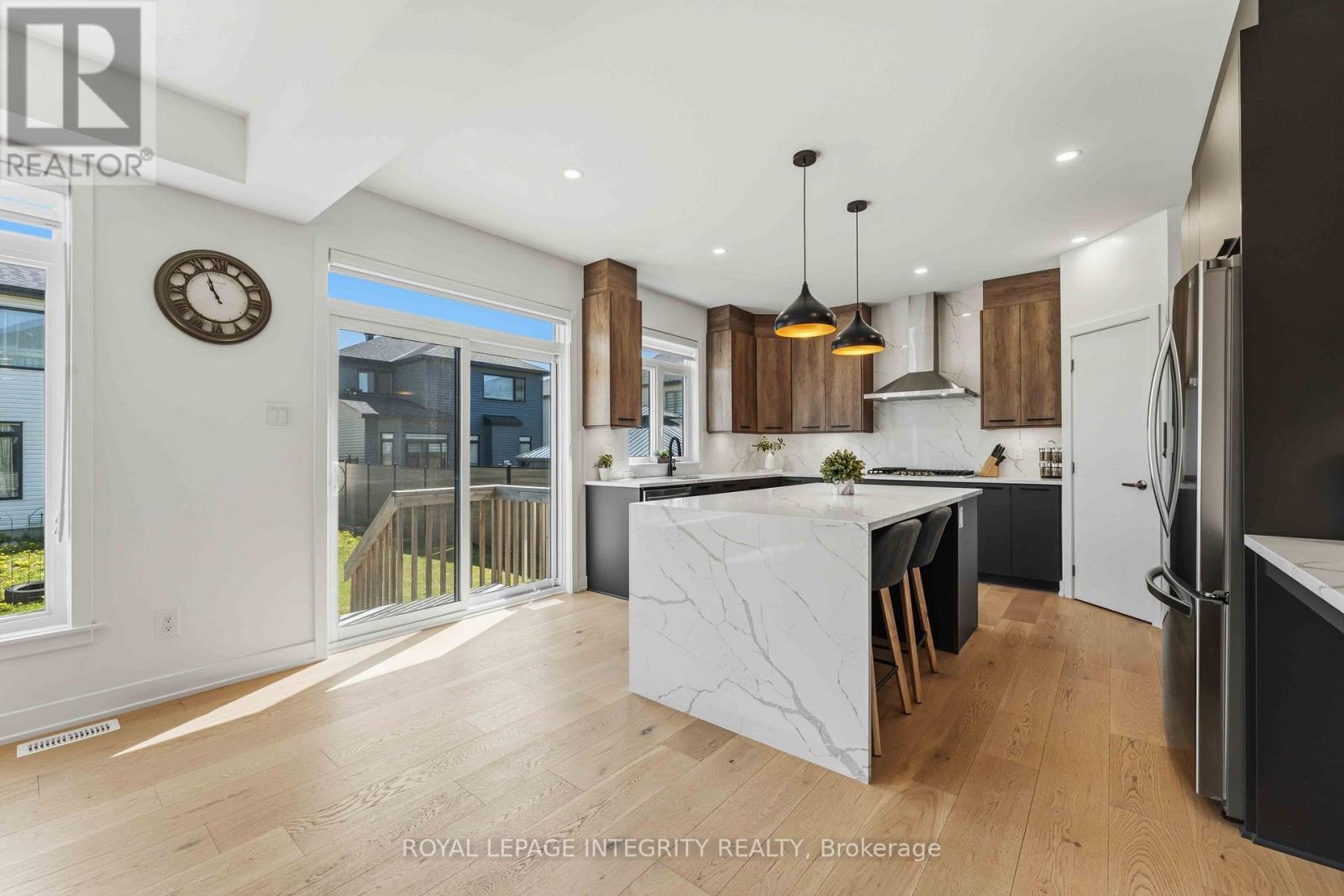 698 Odyssey Way, Ottawa, Ontario  K1T 0V3 - Photo 2 - X13463954