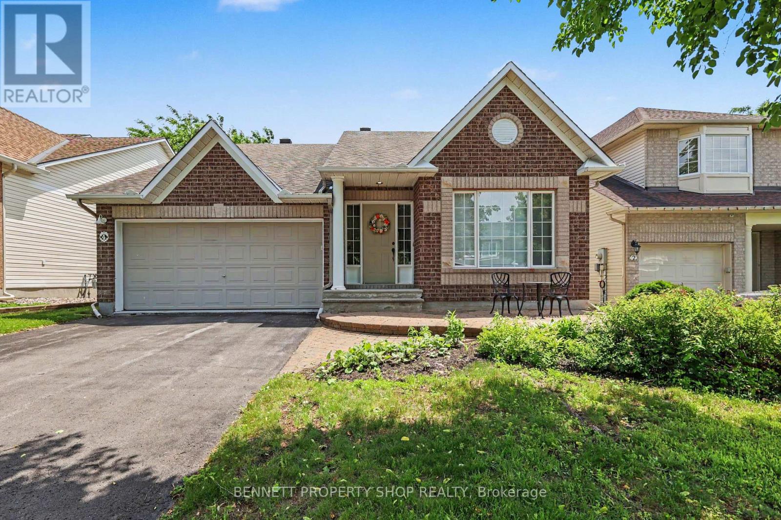 4 Burnstead Crescent, Ottawa, Ontario  K2M 2T4 - Photo 1 - X13464234
