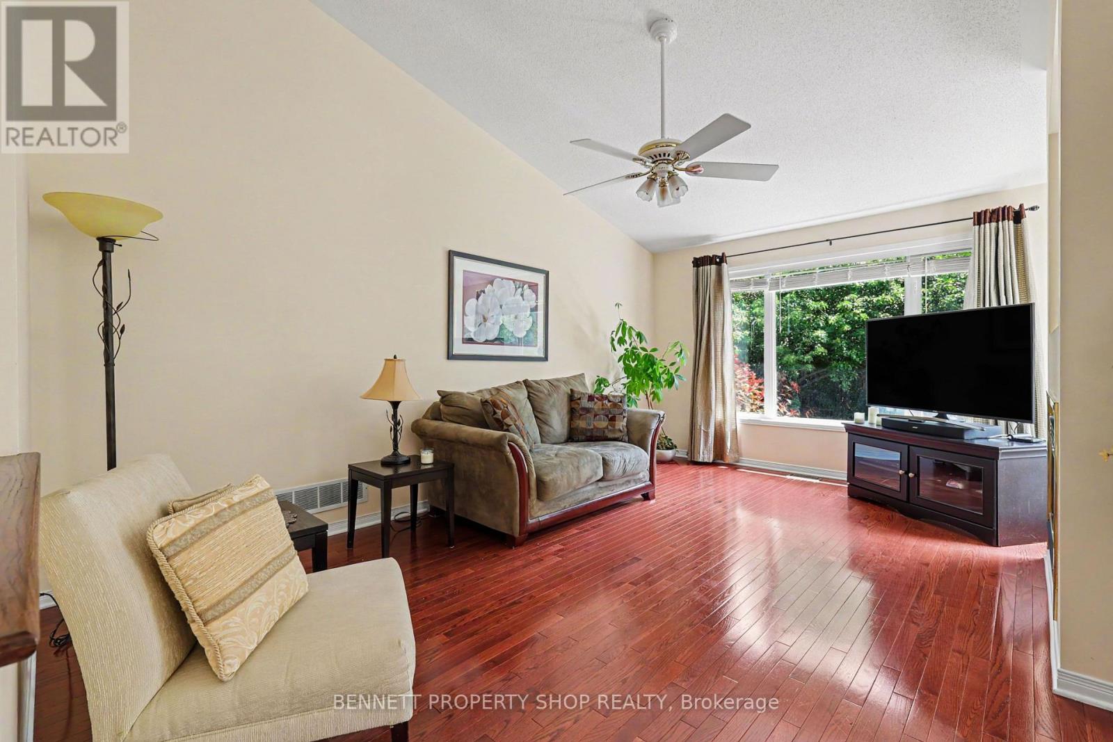 4 Burnstead Crescent, Ottawa, Ontario  K2M 2T4 - Photo 3 - X13464234