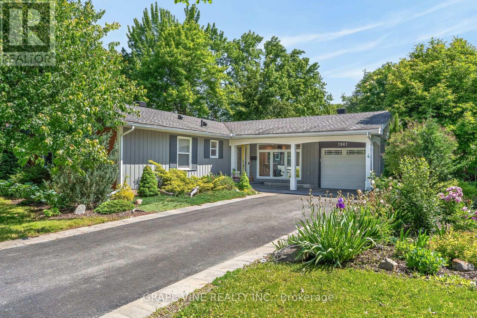 1961 Oakdean Crescent, Ottawa, Ontario  K1J 6H6 - Photo 1 - X13464372
