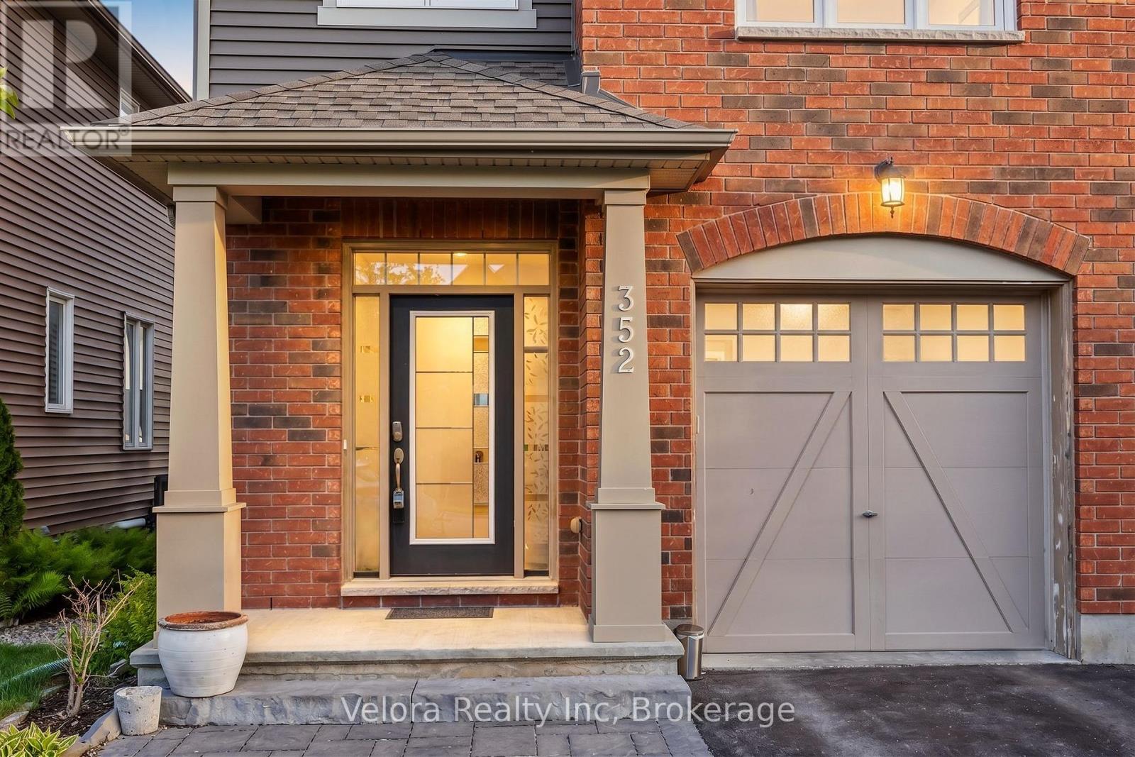 352 Warmstone Drive, Ottawa, Ontario  K2S 0W3 - Photo 3 - X13464402