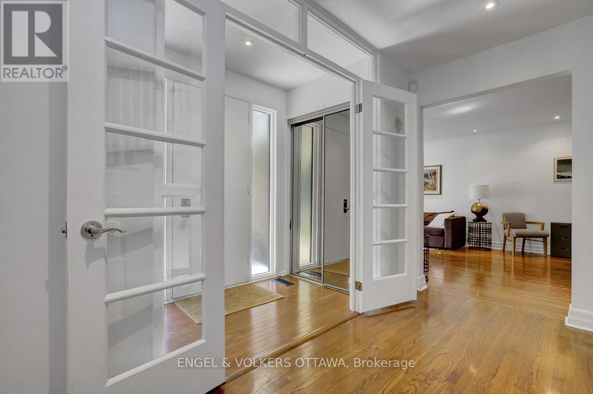 516 Buchanan Crescent, Ottawa, Ontario  K1J 7X9 - Photo 3 - X13464434