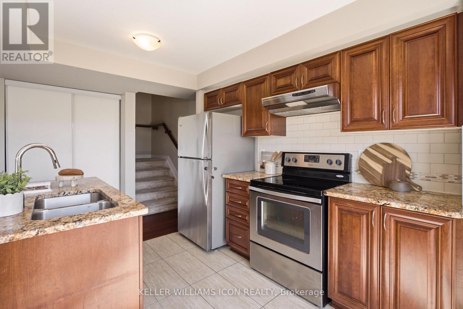 528 Clearbrook Drive, Ottawa, Ontario  K2J 5X5 - Photo 6 - X13464454