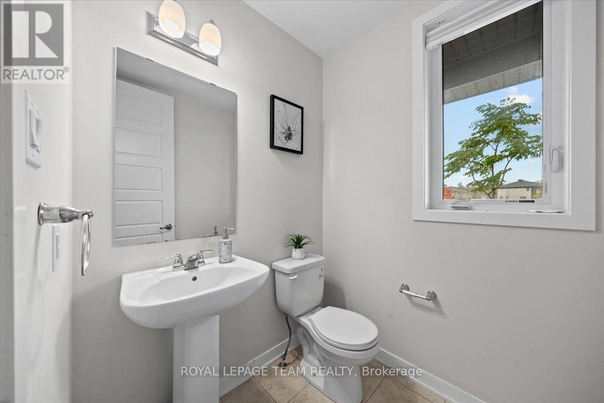 331 Crossway Terrace, Ottawa, Ontario  K2S 2Z3 - Photo 4 - X13464554