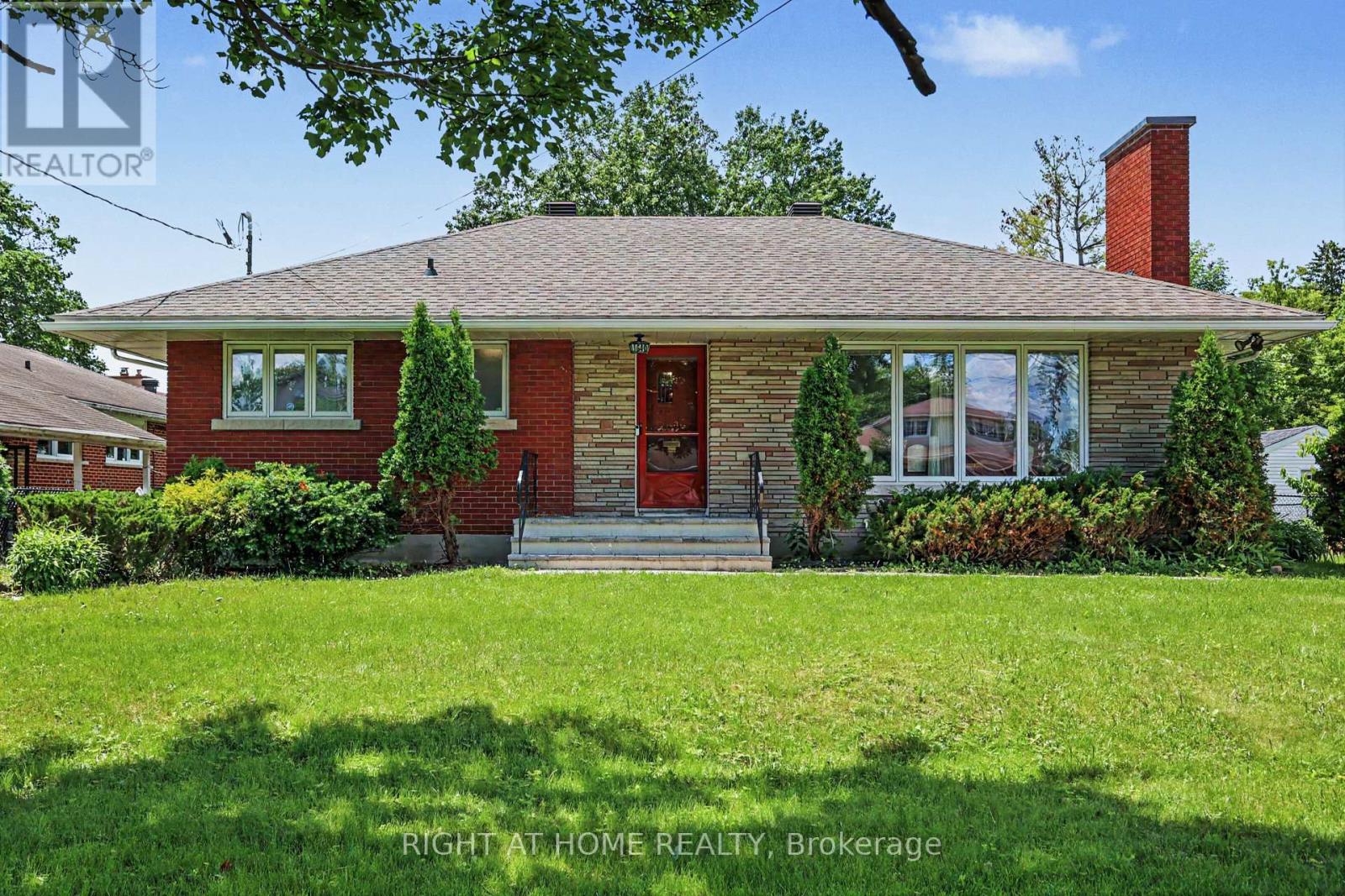 1640 Fisher Avenue, Ottawa, Ontario  K2C 1X6 - Photo 1 - X13464614
