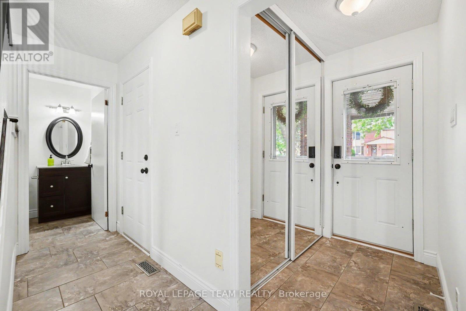 26 Bernier Terrace, Ottawa, Ontario  K2L 2V2 - Photo 3 - X13464652