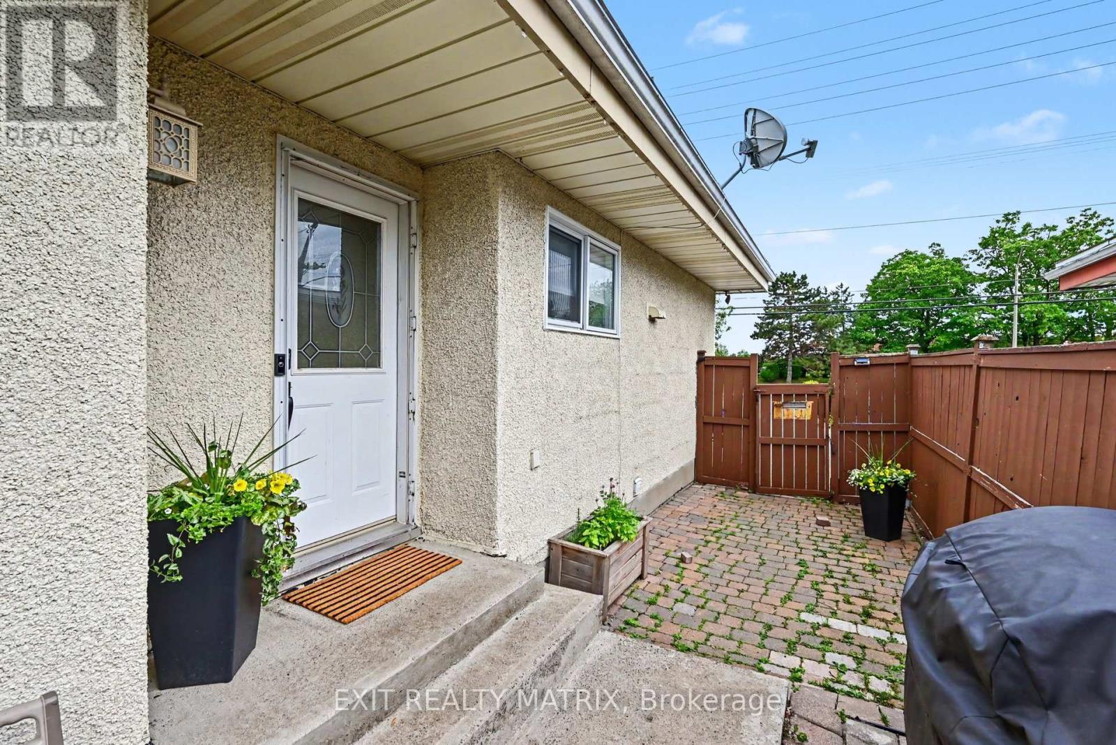 2385 Walkley Road, Ottawa, Ontario  K1H 2H1 - Photo 2 - X13464868