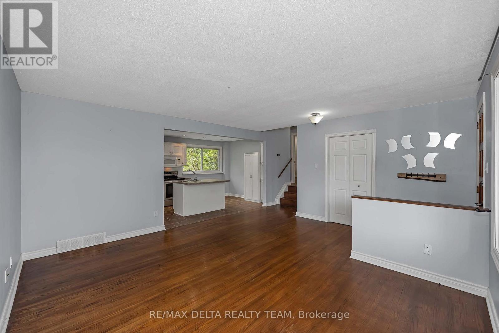 841 Balsam Drive, Ottawa, Ontario  K1E 1B8 - Photo 11 - X13464896