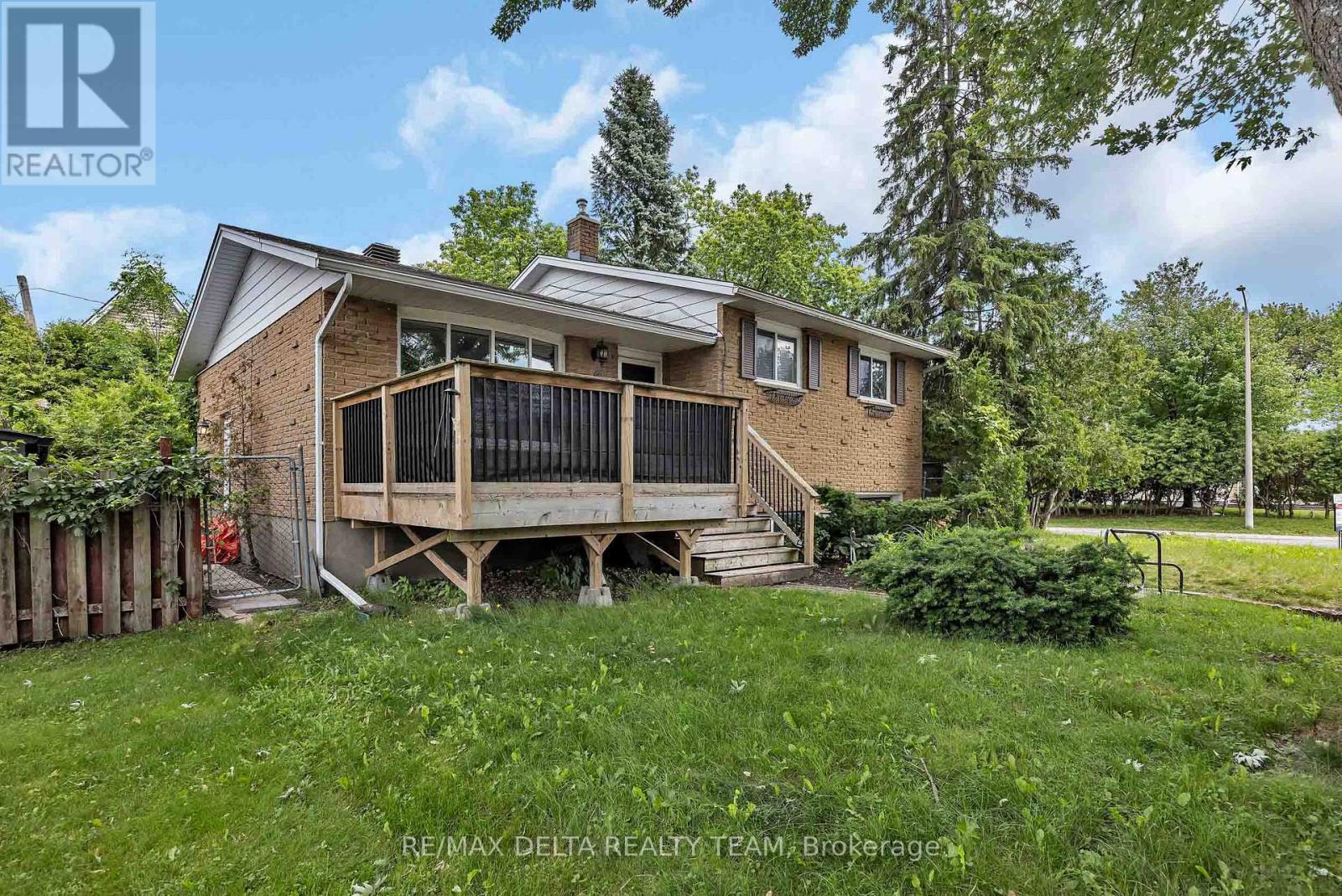841 Balsam Drive, Ottawa, Ontario  K1E 1B8 - Photo 3 - X13464896