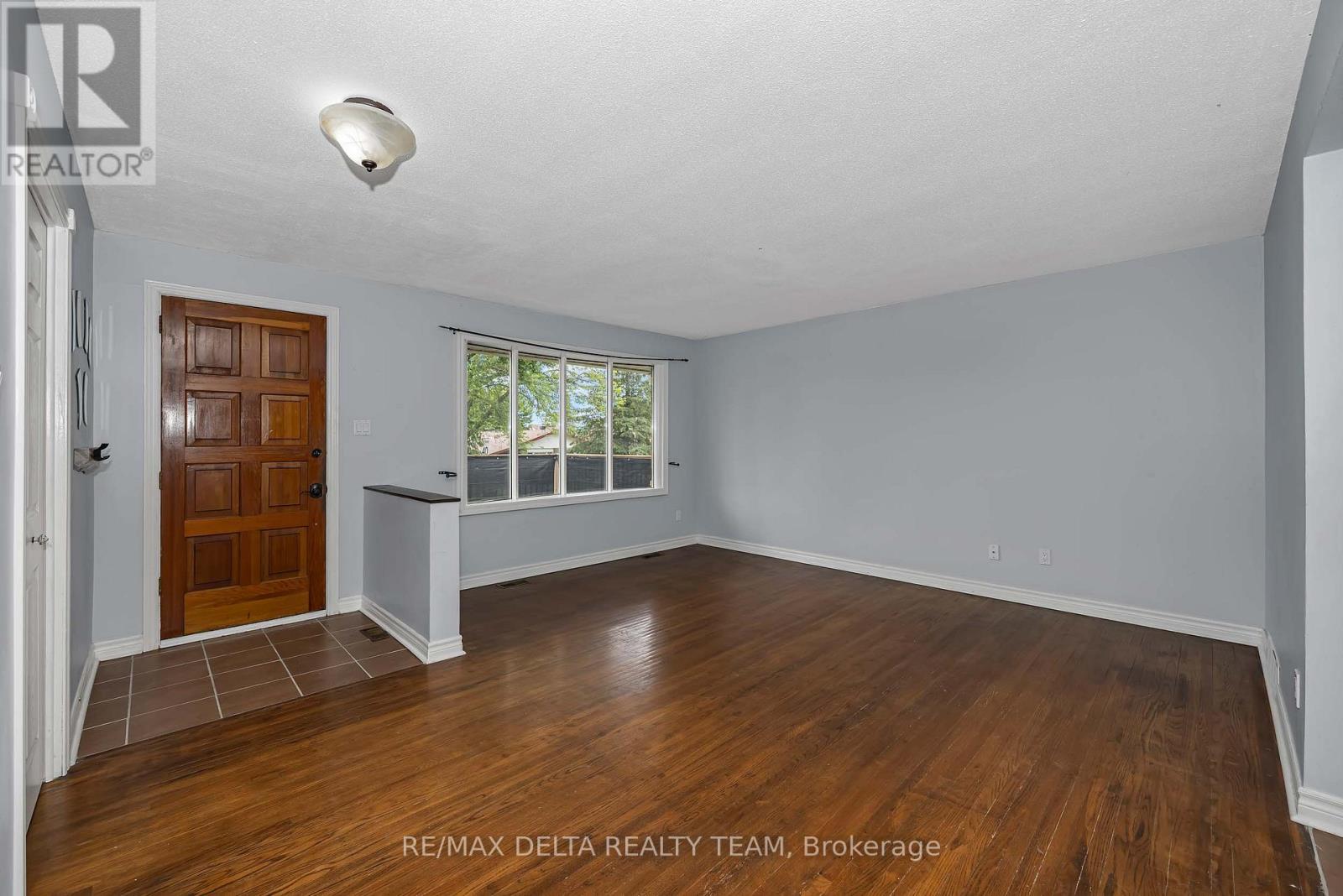 841 Balsam Drive, Ottawa, Ontario  K1E 1B8 - Photo 7 - X13464896