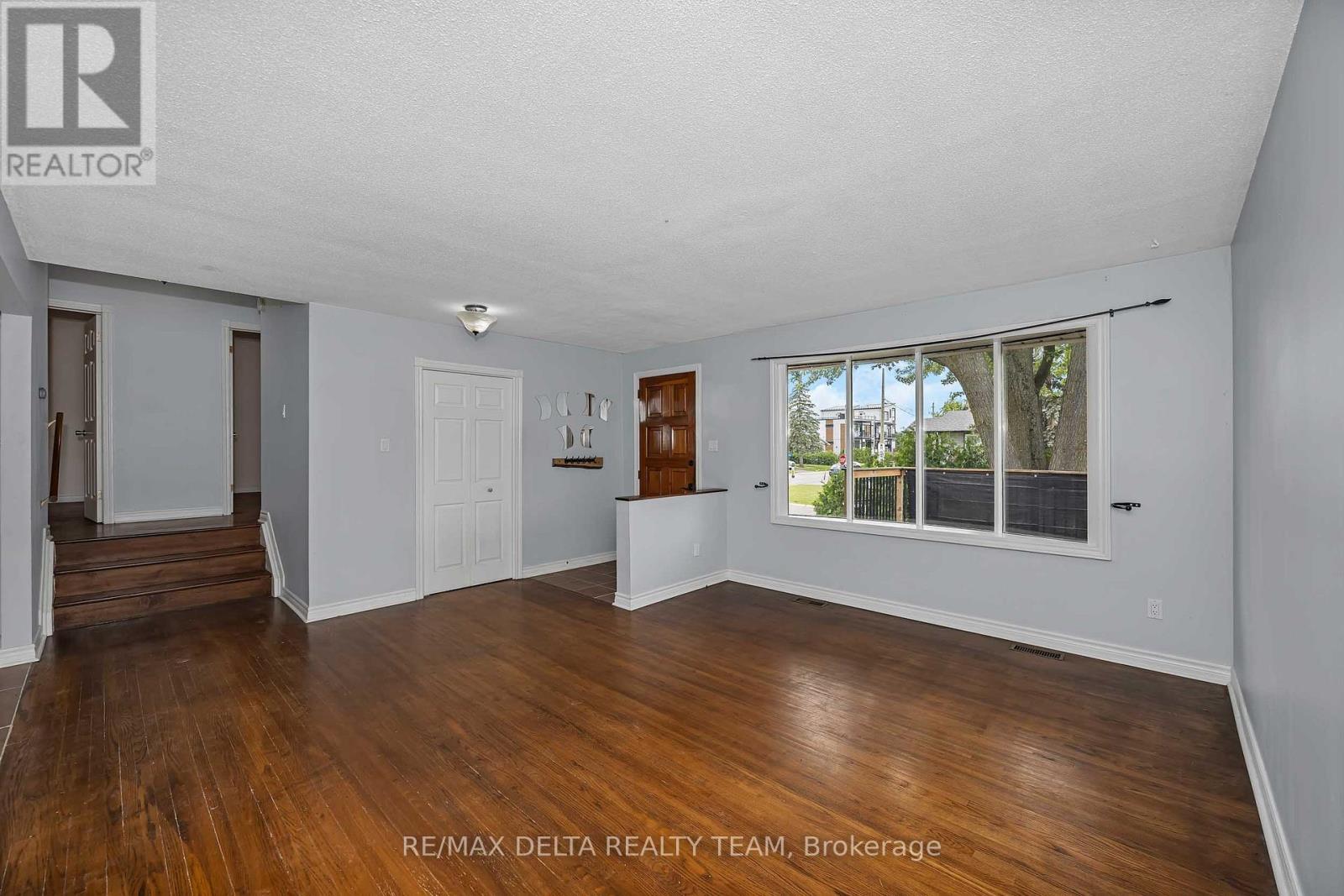 841 Balsam Drive, Ottawa, Ontario  K1E 1B8 - Photo 9 - X13464896