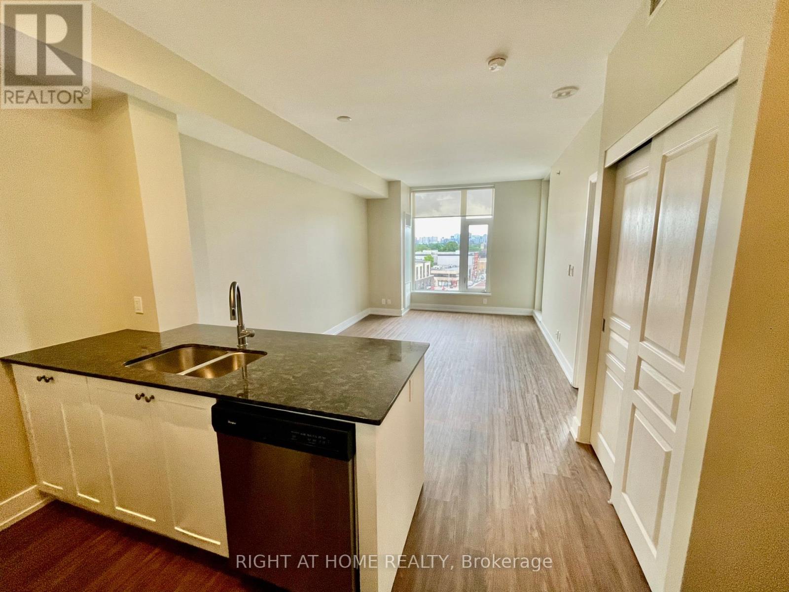 708 - 118 Holmwood Avenue, Ottawa, Ontario  K1S 5J5 - Photo 4 - X13465728