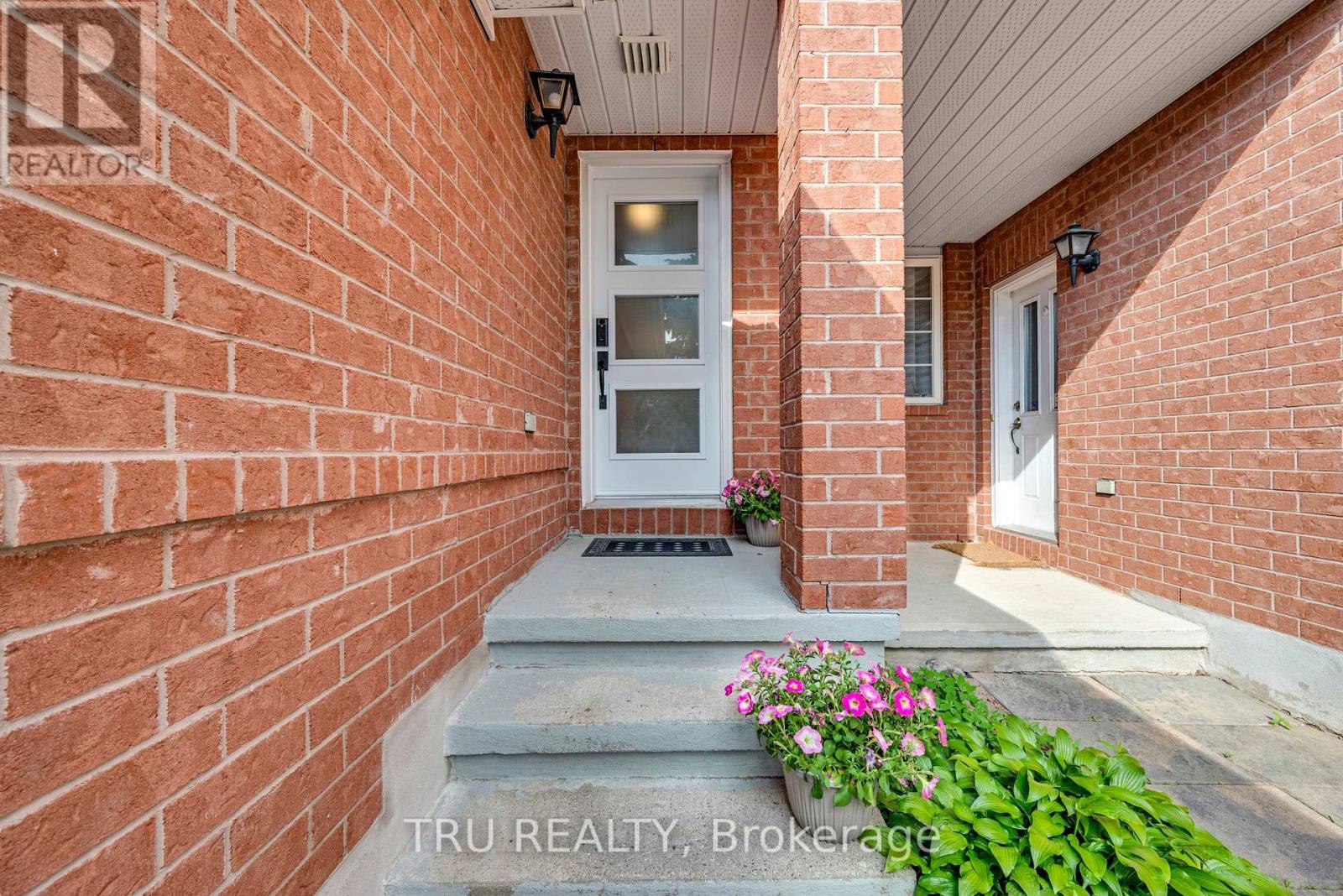 27 Celebration Street, Ottawa, Ontario  K2C 4A6 - Photo 2 - X13465992