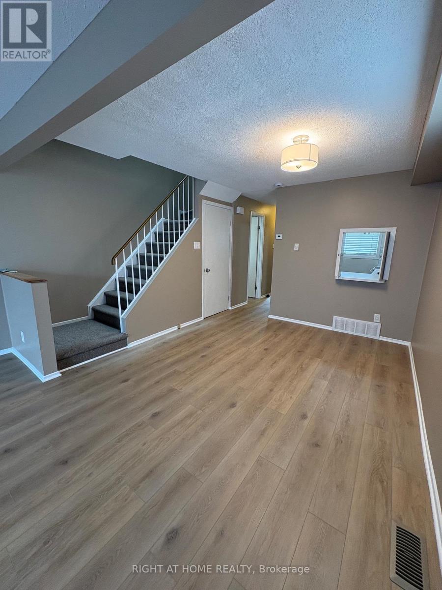 6 - 104 Valley Stream Drive, Ottawa, Ontario  K2H 9E1 - Photo 5 - X13466204