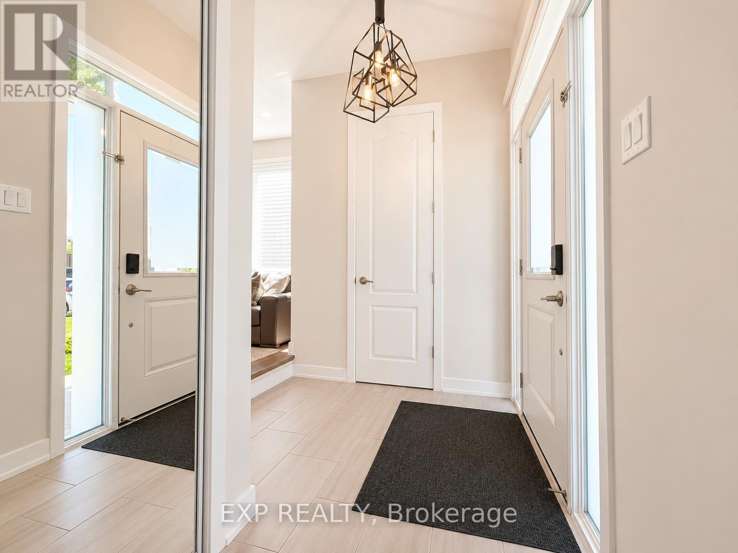 647 Crevier Walk, Ottawa, Ontario  K1W 0M7 - Photo 5 - X13466300